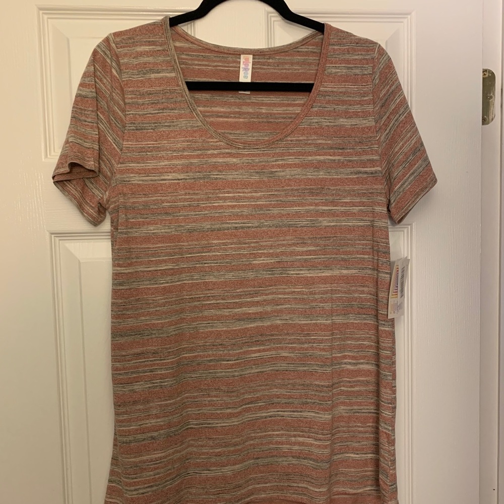 Lularoe medium classic tee